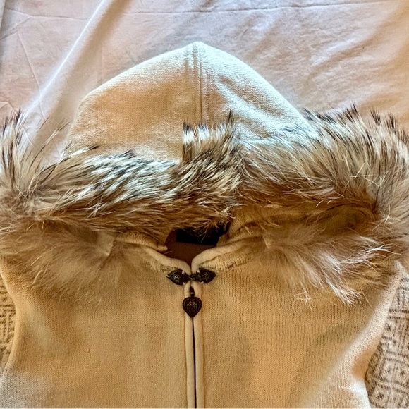 Dale Of Norway  Women's Cardigan with Removable Fox Trimmed Hood - Picture 7 of 10